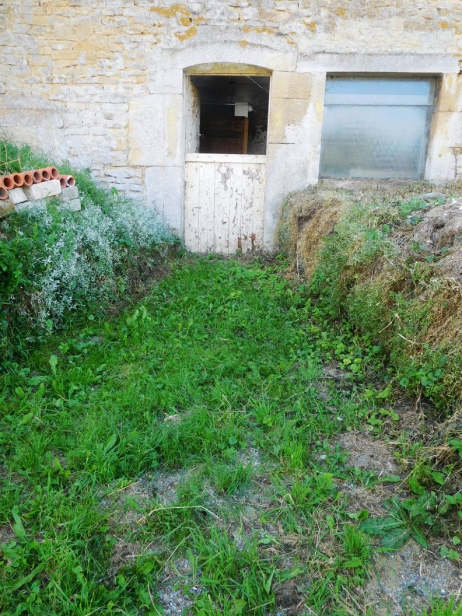 A VENDRE - Fontenoille - Fermette sur plus de 15 ares - Sudimmo